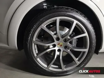 Car image 30
