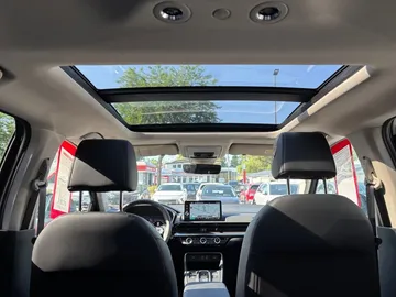 Car image 30
