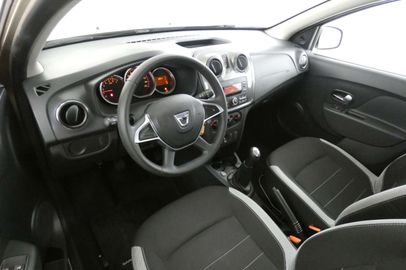 Car image 16