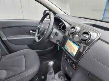 Car image 11