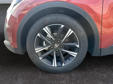 Car image 18