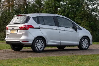 Car image 4