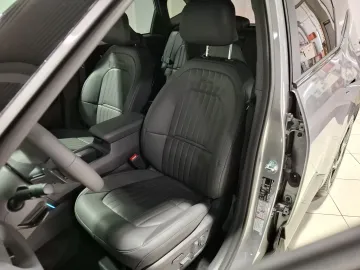 Car image 32