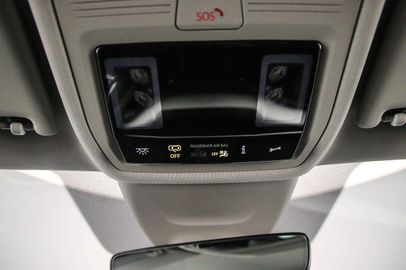 Car image 32