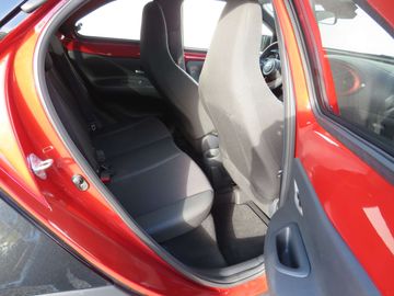 Car image 12