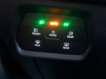 Car image 28