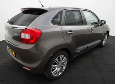 Car image 3