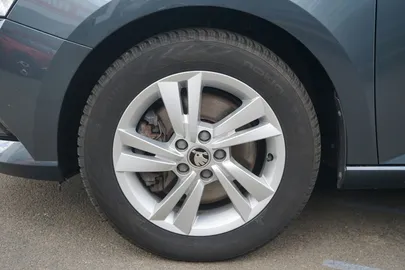 Car image 26