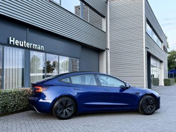 Car image 47