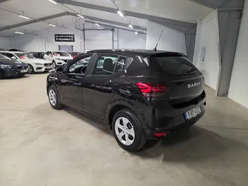 Car image 5
