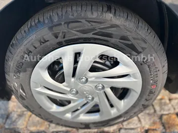 Car image 24