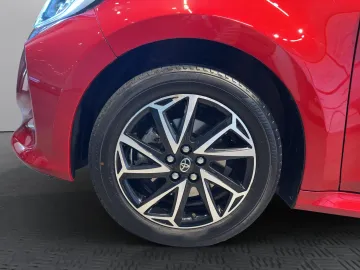 Car image 16