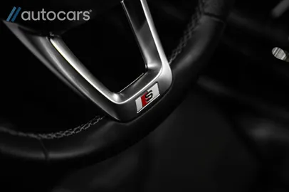 Car image 36