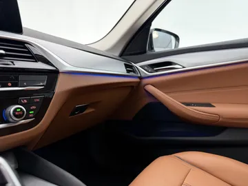 Car image 46