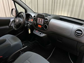 Car image 33