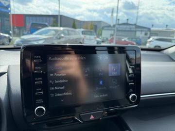 Car image 26