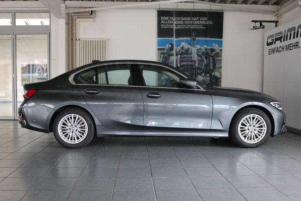 BMW 320i Luxury Line 135 kW image number 3