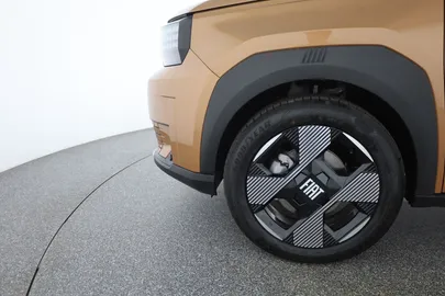 Car image 30