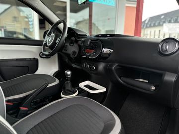 Car image 11