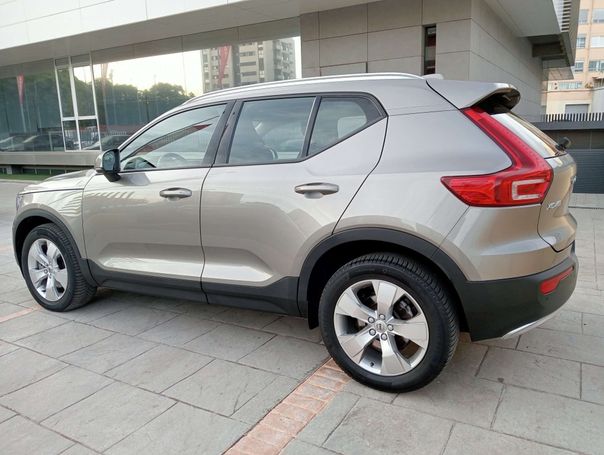 Volvo XC40 B4 Momentum Pro AWD 145 kW image number 3