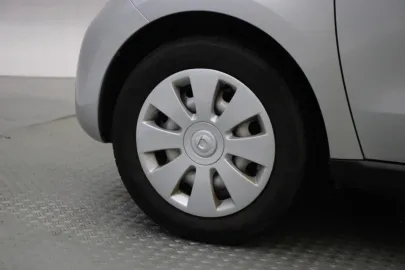 Car image 25