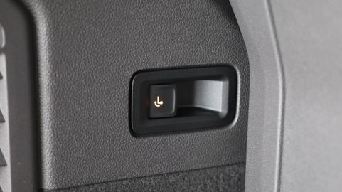 Car image 35