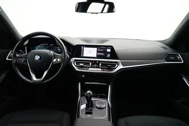 BMW 320 e Touring Advantage 150 kW image number 4