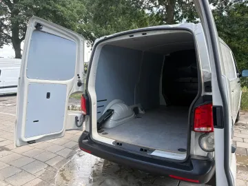 Car image 32