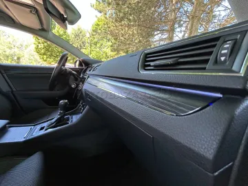 Car image 40