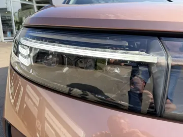 Car image 28