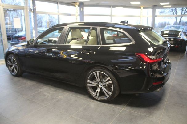 BMW 330i Touring xDrive Advantage 190 kW image number 4