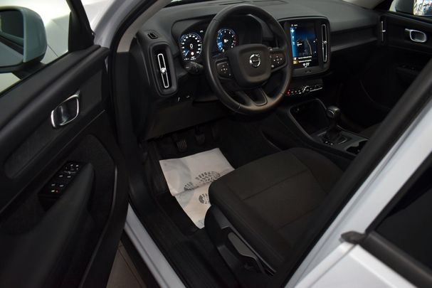 Volvo XC40 Momentum 95 kW image number 9