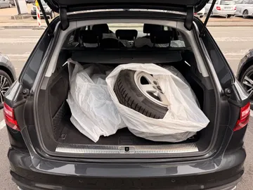 Car image 23