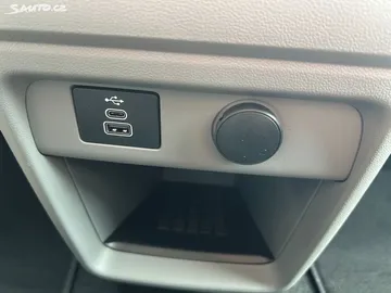 Car image 35