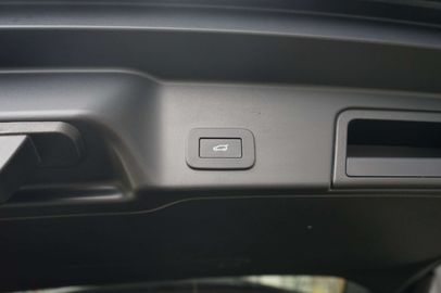 Car image 33