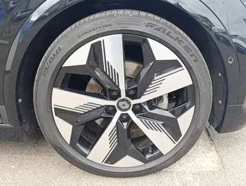 Car image 28