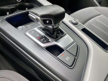 Car image 30