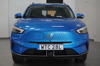 Car image 10