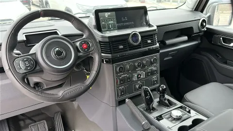 Car image 14
