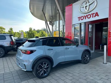 Car image 3