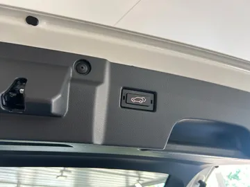 Car image 49