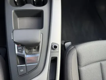 Car image 29