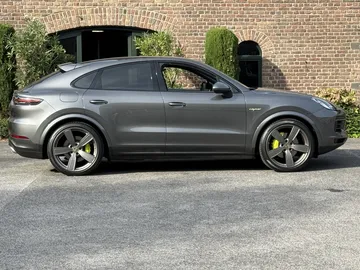 Car image 30