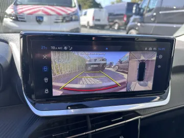 Car image 19