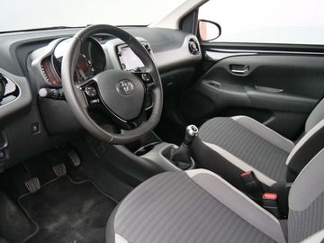 Car image 15