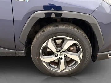 Car image 30