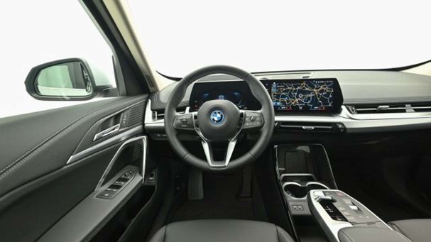 BMW iX1 xDrive30 200 kW image number 4