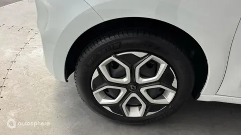 Car image 20