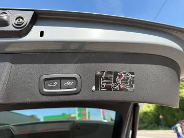 Car image 38