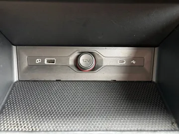 Car image 29